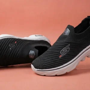 Men's black slip-on walking shoes with breathable knitted mesh upper, cushioned lightweight sole, and anti-slip outsole for everyday walking, office, travel, gym, and casual wear.